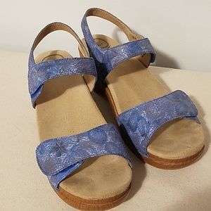 Dansko 42 blue sandals